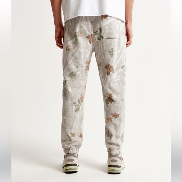 NWT A&F Essential Off White Camo Sweatpant - Picture 4 of 7
